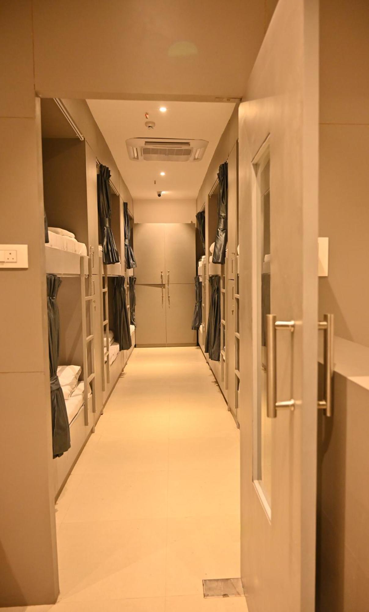 Bed & Bread Dormitory Bharuch Exterior photo